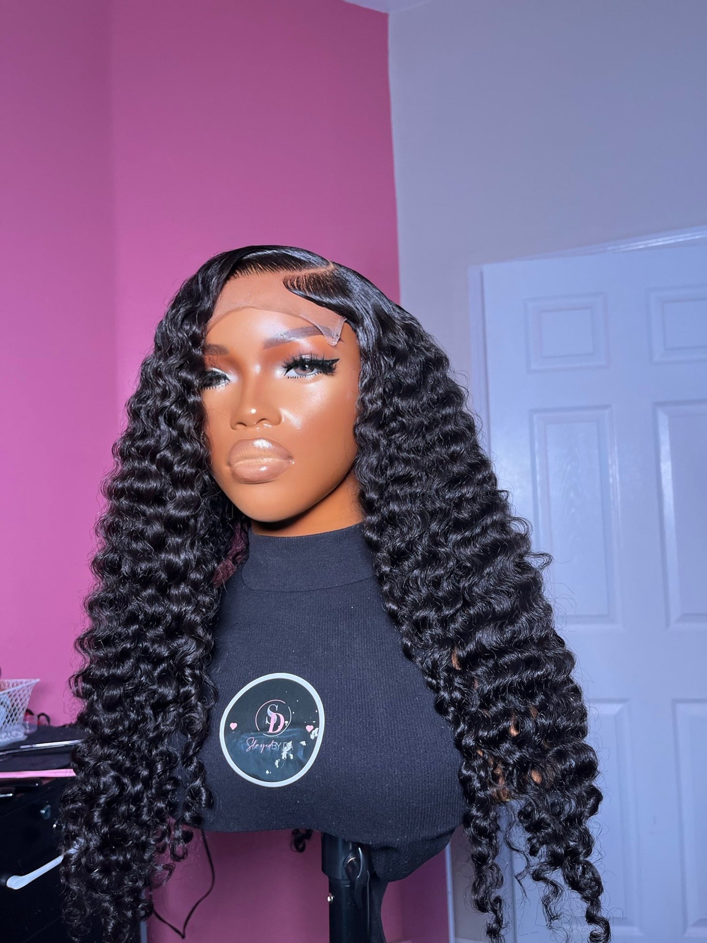 Queen (Pre-order only)