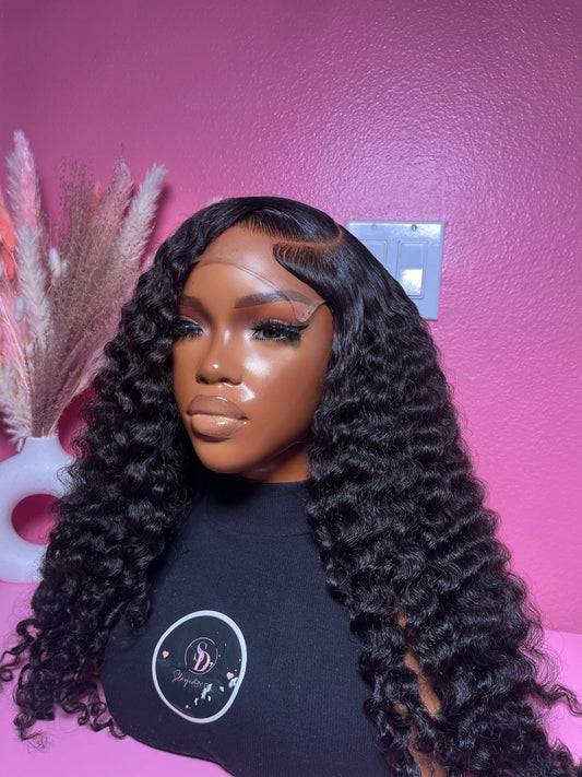 Queen (Pre-order only)