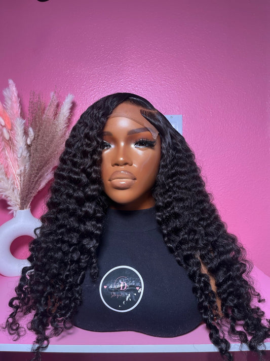 Queen (Pre-order only)